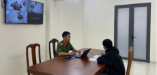 Công an tỉnh Khánh Hòa làm việc với mẹ bé Bắp. Ảnh: Công An.