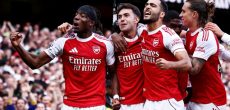 Arsenal tạm chiếm ngôi đầu bảng