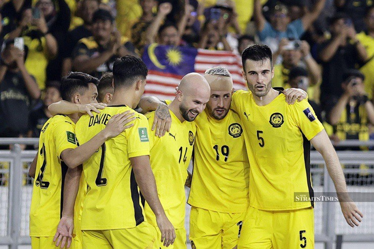 Joao Figueiredo (số 14) ăn mừng bàn thắng cùng các đồng đội trong trận vòng loại Asian Cup 2027 gặp ĐT Việt Nam tại Sân vận động Bukit Jalil vào ngày 10/6