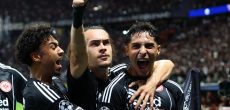 Frankfurt thắng đậm Galatasaray 5-1