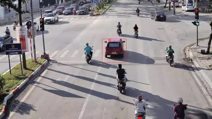 Camera AI lắp đặt trên đường Phạm Văn Bạch nhận diện được xe vượt đèn đỏ.