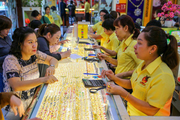 Từ ngày 10-10-2025, các giao dịch vàng từ 20 triệu đồng/ngày trở lên phải thực hiện qua tài khoản ngân hàng Từ ngày 10-10-2025, các giao dịch vàng từ 20 triệu đồng/ngày trở lên phải thực hiện qua tài khoản ngân hàng