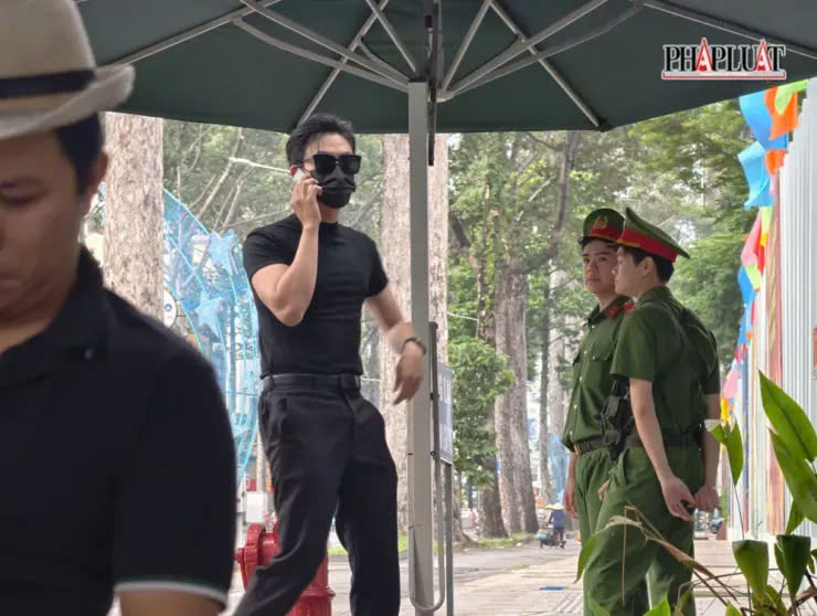 Một người được cho là tên Đại An cũng có mặt tại trụ sở Công an TP.HCM. Một người được cho là tên Đại An cũng có mặt tại trụ sở Công an TP.HCM.